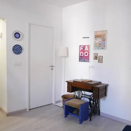 Alfama's Hidden Terrace Gem * Lisboa