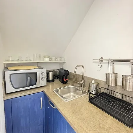 Alfama's Hidden Terrace Gem Daire