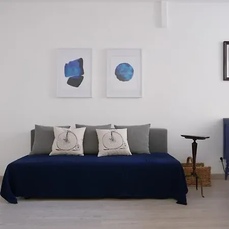 Alfama's Hidden Terrace Gem リスボン